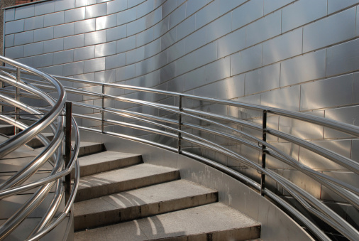 핸드레일(Handrail) 부식 및 손상 용접 수리: 안전을 위한 필수 작업!